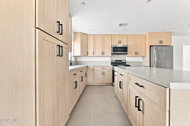 Building Photo - 40235 17th St W