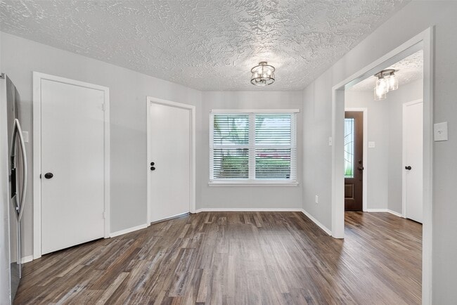 Building Photo - 15806 Pfeiffer Dr