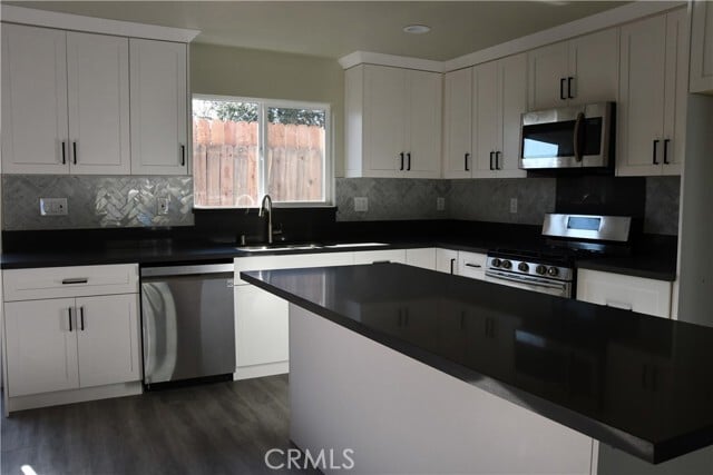 Building Photo - 917 W Flora St