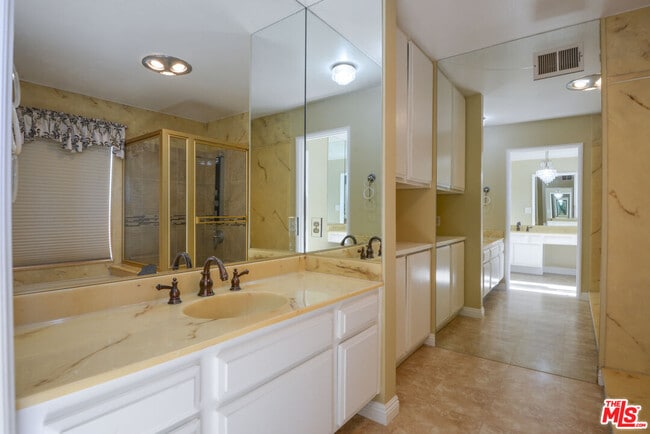 Building Photo - 3119 Hutton Dr