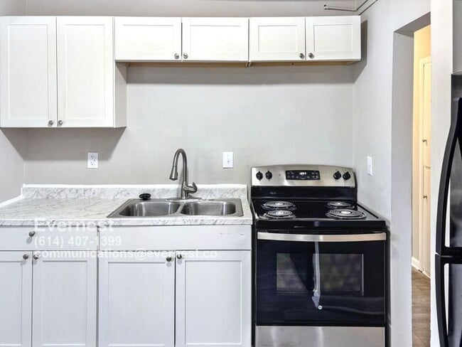 Building Photo - Comfortable Living in a Cozy 2-Bedroom Dup...