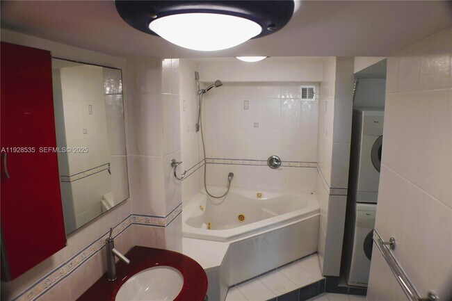 Building Photo - 1833 S Ocean Dr