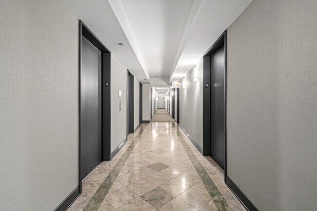 Building Photo - 111 W Maple St