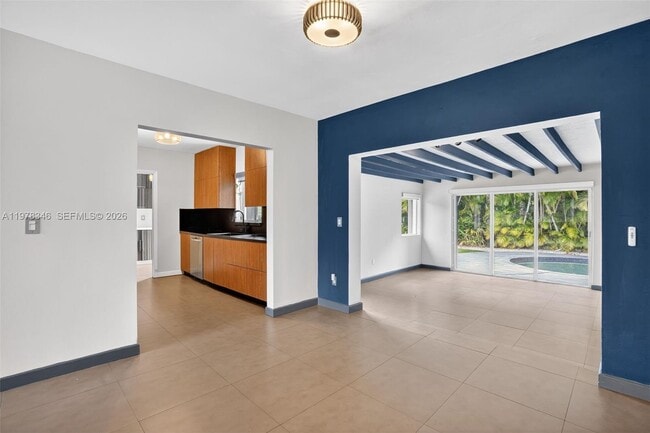 Building Photo - 425 NE 114th St