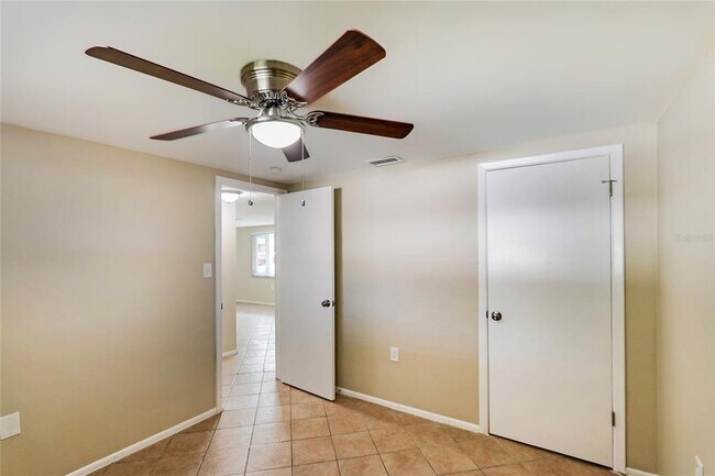 Building Photo - 9236 Rainbow Ln