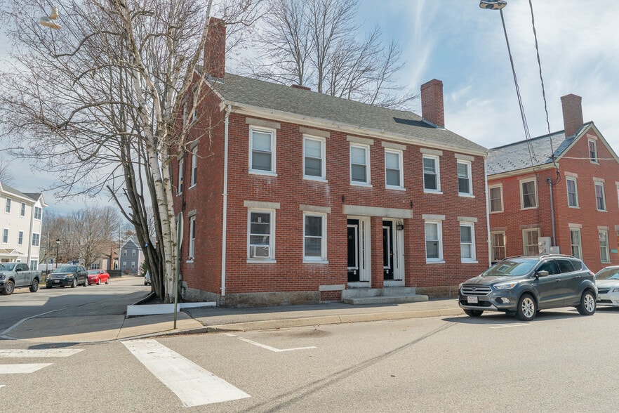 Building Photo - 15 Middle St