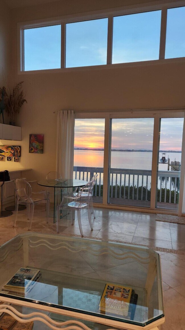 Building Photo - 1470 SE MacArthur Blvd