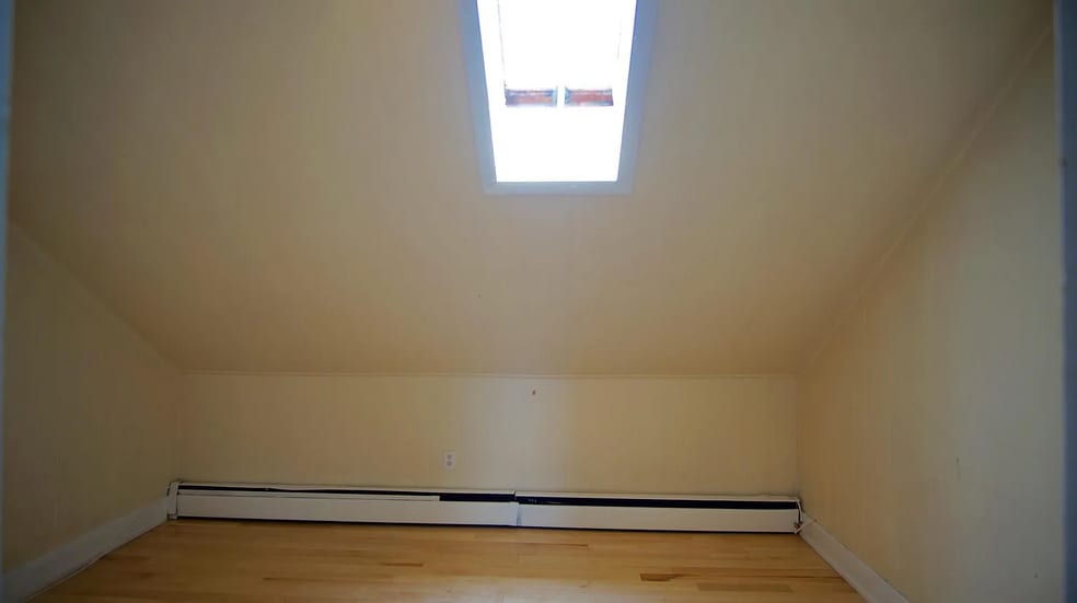 Building Photo - 48 America St