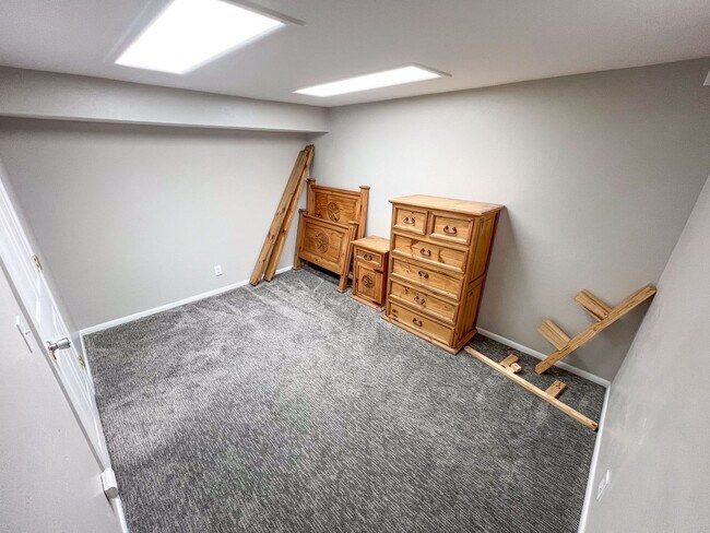 Building Photo - 147 W Fremont Ave