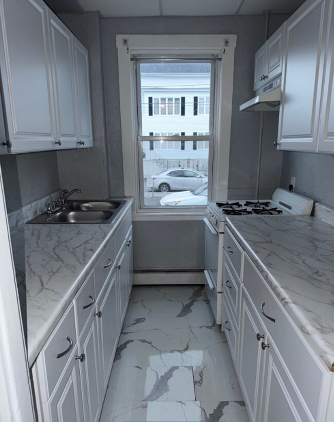 Building Photo - 1879 N Main St