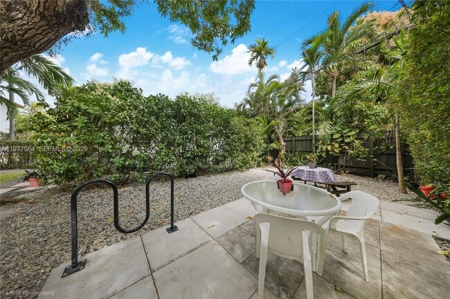 Building Photo - 333 SW 30th Rd