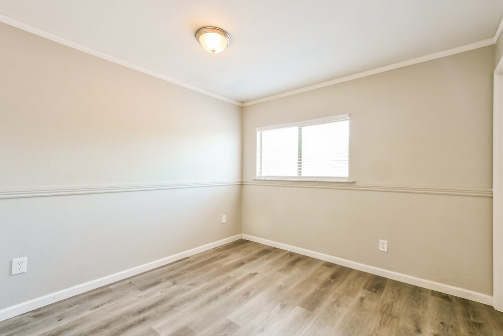 Building Photo - 2236 E Spruce Dr