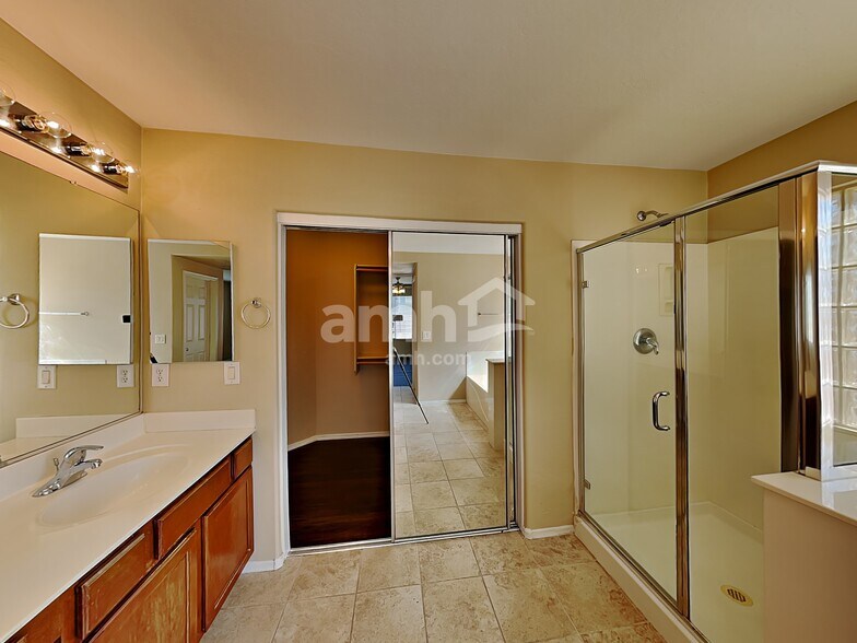 Building Photo - 11369 W Lincoln St