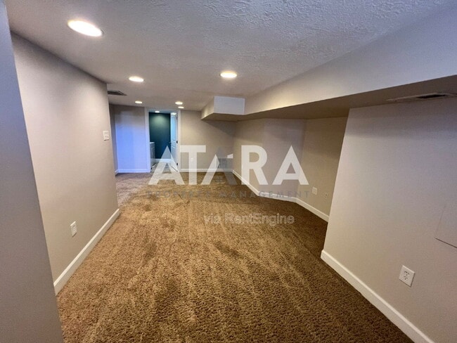 Building Photo - 2559 Wilmington Ave