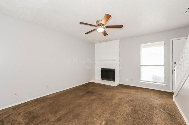 Building Photo - 5905 Shadydell Dr