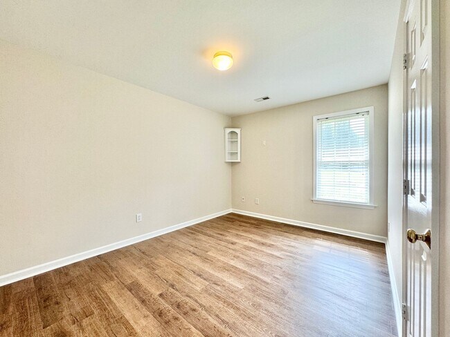 Building Photo - Adorable 3 Bedroom Home in High Point!