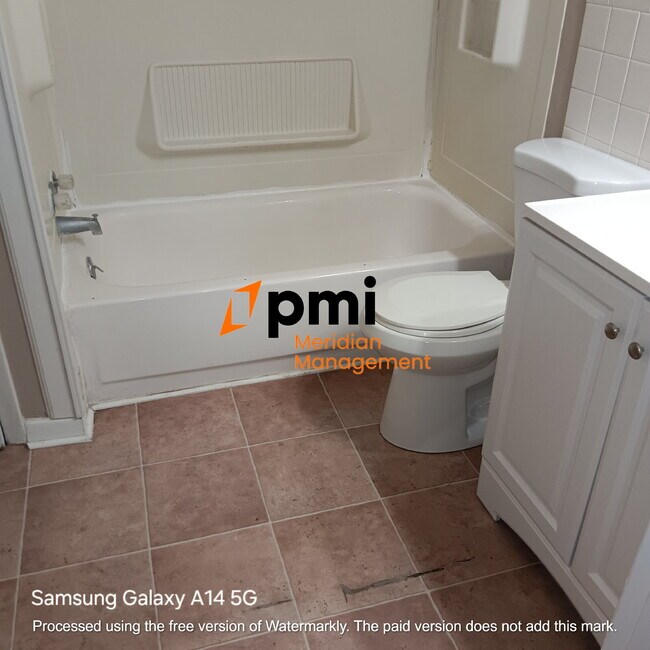 Building Photo - Headline Cozy 2-Bedroom Duplex in the Heart of Indianapolis - Ideal Rental Opportunity!