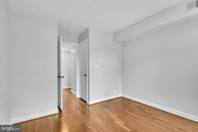 Building Photo - 2971 S Columbus St