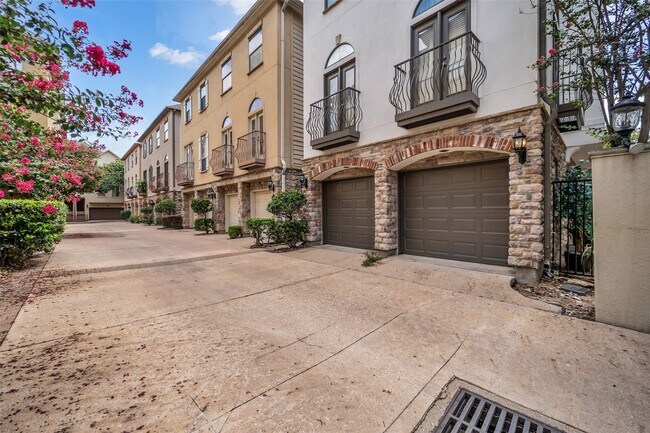 Building Photo - 542 Bomar St