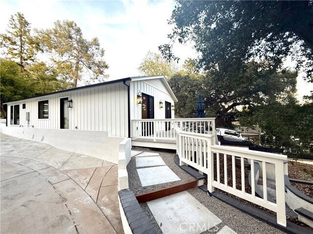 Building Photo - 453 E Grand View Ave