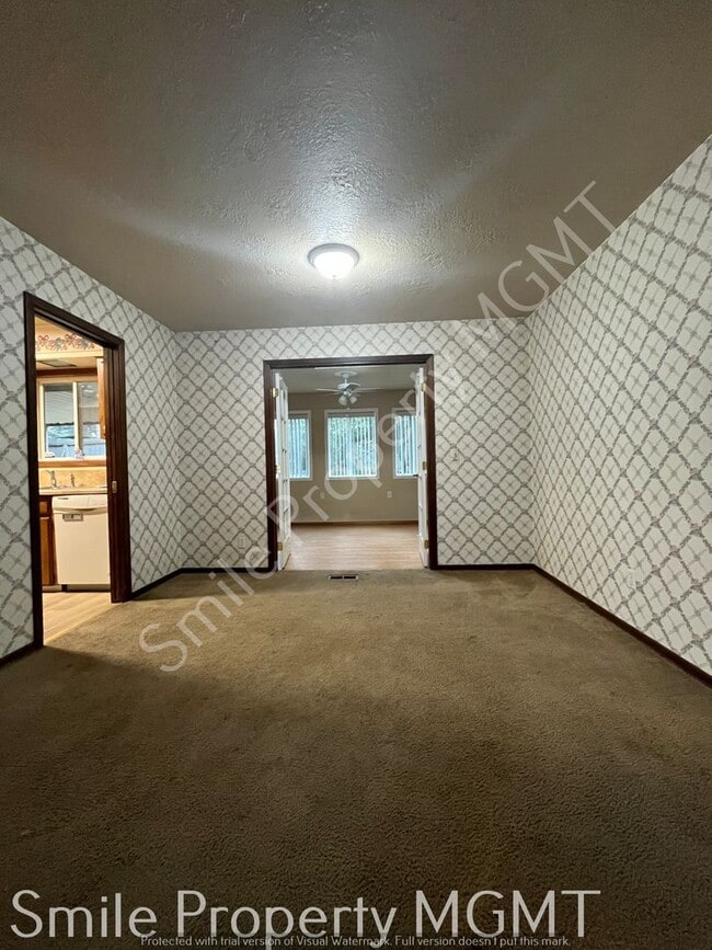 Building Photo - single house