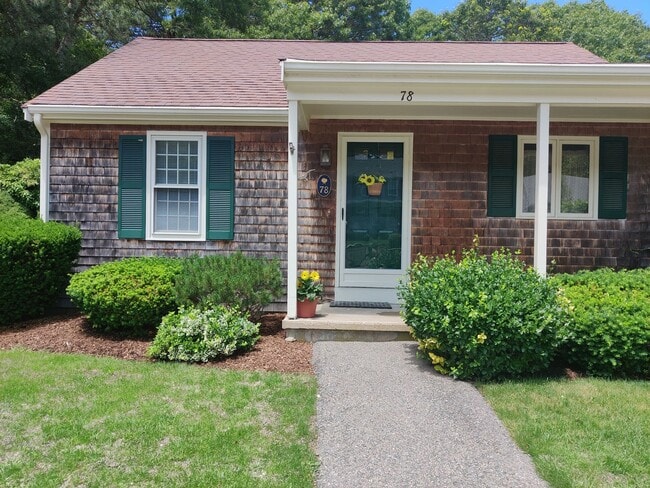 Building Photo - 2 Bedroom, 2 Bedroom Condo Year Round-Yarmouth Port