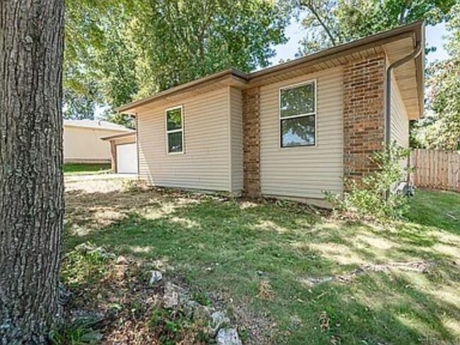 Building Photo - 3 Bed 2 Bath 2 Car Garage 1/2 off 1st Months Rent