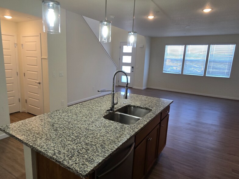 Building Photo - 1551 Spring Water Pt