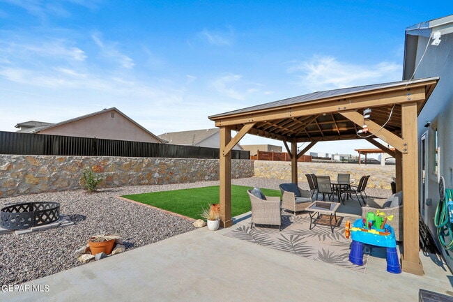 Building Photo - 14852 Jack White Ave