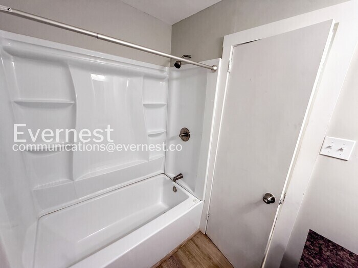 Building Photo - 1645 18th Way SW