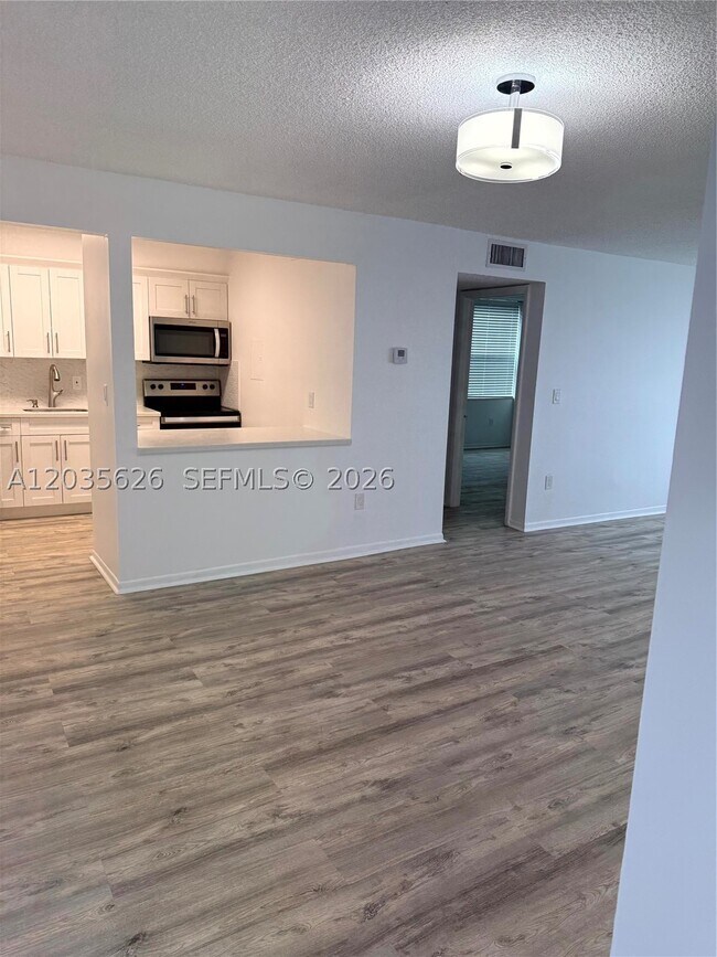 Building Photo - 802 NW 87th Ave