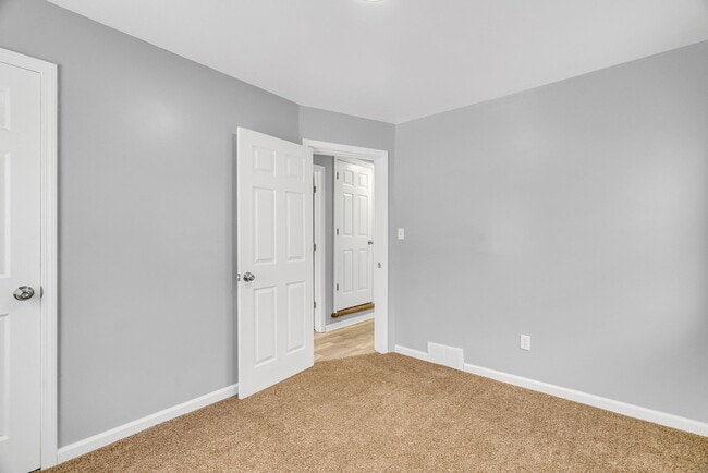 Building Photo - 4712 Cadieux Rd