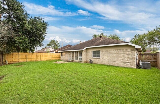 Building Photo - 15711 Roxton Ridge Dr