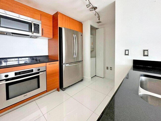 Building Photo - 50 Biscayne Blvd