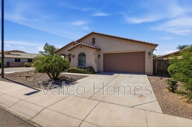 Building Photo - 2717 E Ficus Way