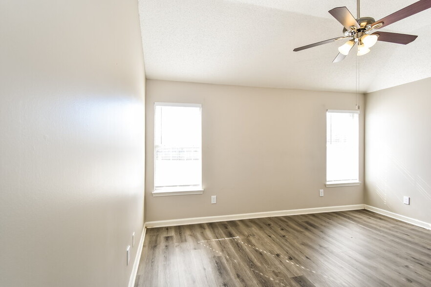 Building Photo - 5397 Kayla Dr