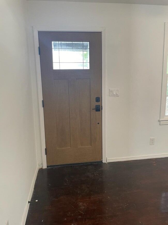 Front Door/Living Room - 304 Chaseville St