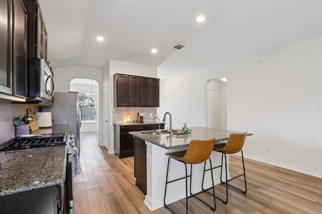 Building Photo - "Charming 3-Bedroom Haven with Granite Elegance in San Antonio!"