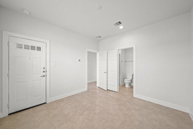 Building Photo - 3006 Charline