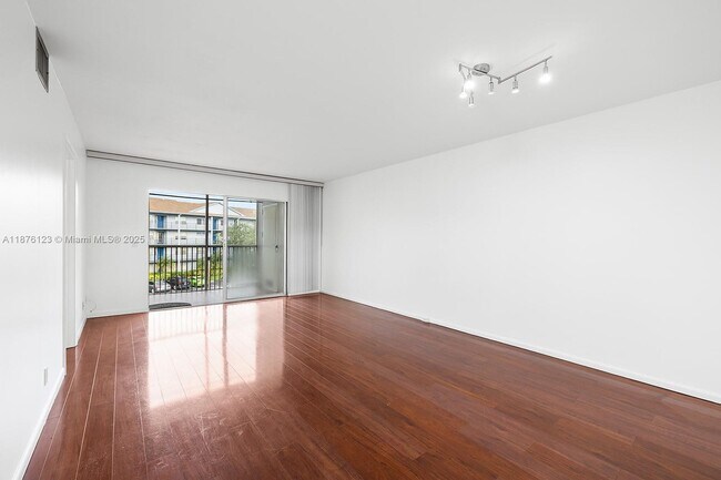 Building Photo - 650 SW 124th Terrace