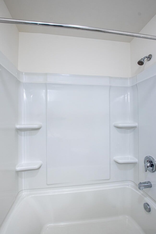 Building Photo - BEAUTIFUL 2 Bedroom Townhome in Midland - ...
