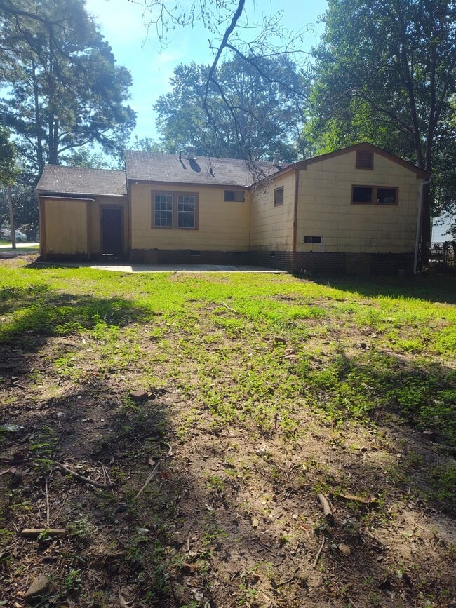 Building Photo - 4661 Churchill Dr