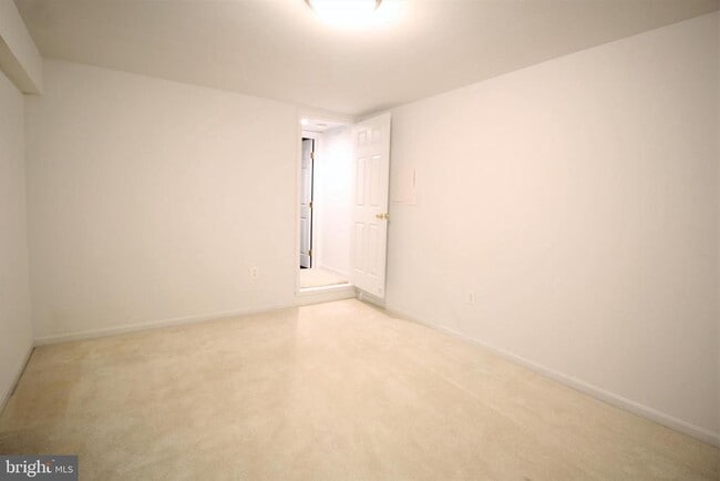 Building Photo - 18040 Tebbs Ln
