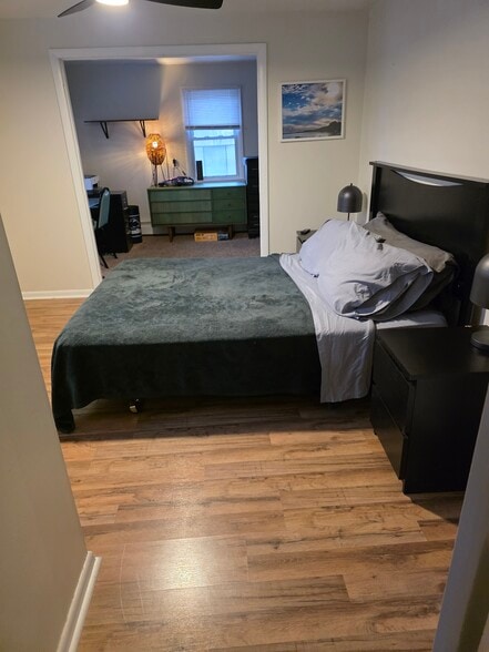 Building Photo - 6990 W Lake Rd