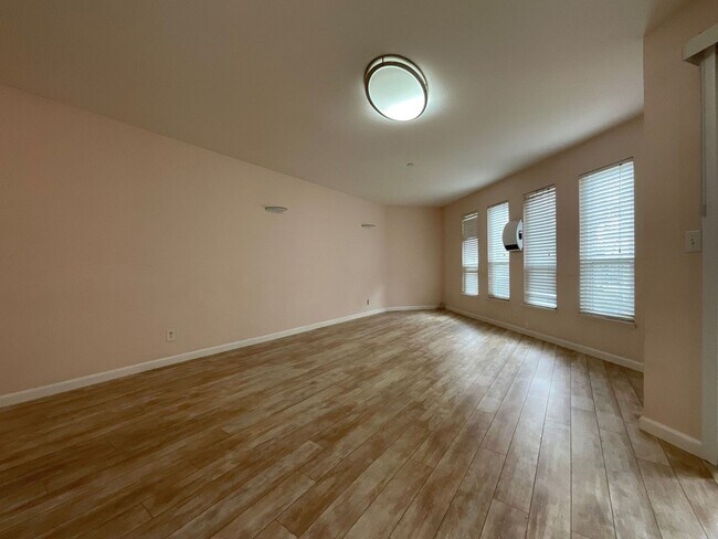 Building Photo - 1910 Barrymore Common #A, Fremont, CA 94538