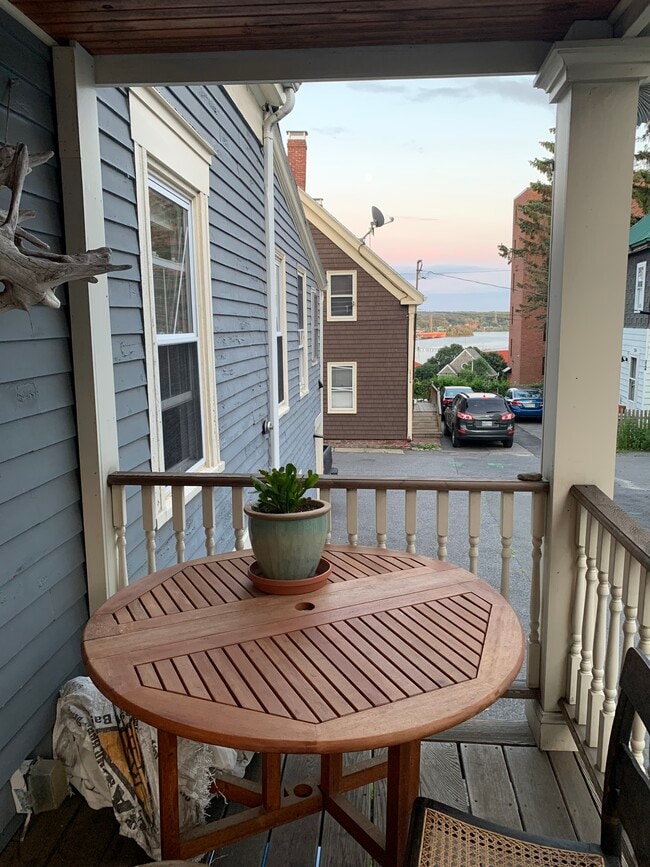 Building Photo - 272 Danforth St