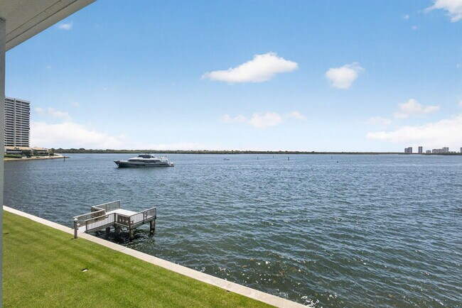 Building Photo - 52 Yacht Club Dr
