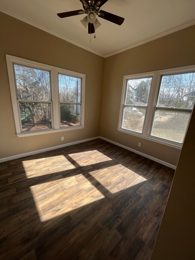 Building Photo - 21 W 6th St