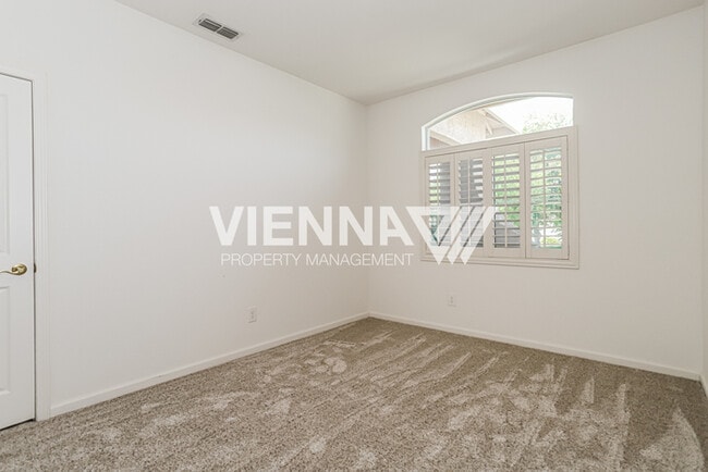 Building Photo - 440 Crestfield Cir