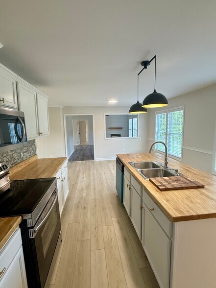 Building Photo - 25 Winterberry Ln